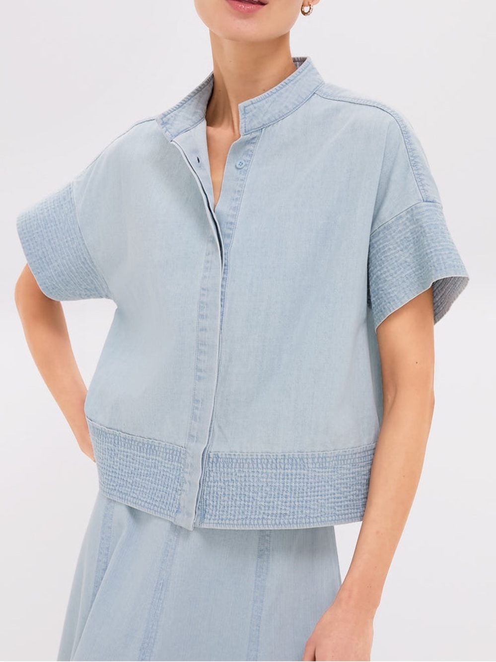 Lola River Light Wash Denim Stitch Shirt Button-Front Short Sleeve Top Sz Large
